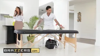 Brazzers - Kinky Masseur fucks phat butt pornstar Lela Performer