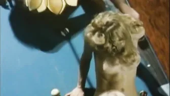 Sexo en salon de billar (cum on table pool)