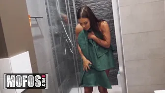 Mofosnetwork porn video – MOFOS - Slender amateur Alyssa Reece gets point of view anal jizzed