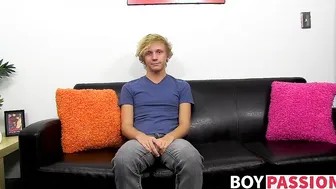 Interviewed porn video – Interviewed twink Evan Stone stuffs ass with black dildo