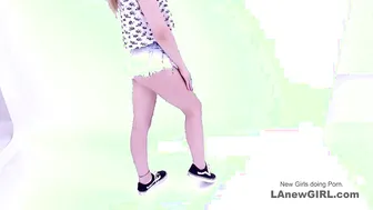 Teen Blonde can Teach How to give Rimjob