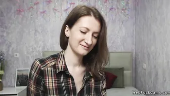 Amateur babe flashing shoulder on solo webcam show