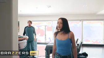 Brazzers - Long tit stepmom Joslyn James fucks daughters BF