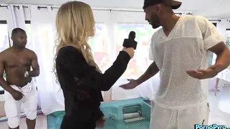 News Reporter Kali Roses Sucks Big Black Athlete Cocks