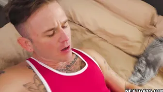 Bros cleaningt uncovers an old singlet