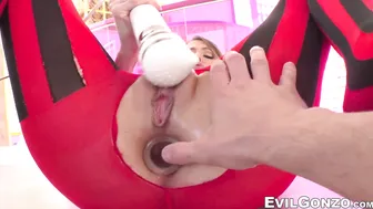 Kinky brunette babe Zoe Sparx throatfucked before hard sex