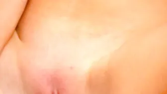 Beautiful and sexy solo cougar shows us her amazing body