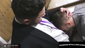 Bearded Hunk Drills Hot Shot Jock - RagingStallion