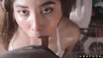 Encuentro a Mi Hermanastra Jugando Con un Dildo ANAL