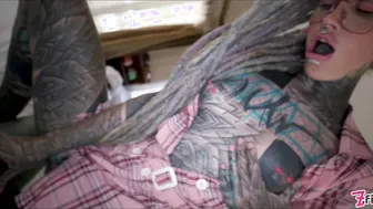 Nerdy tattooed Anuskatzz pov anal fuck