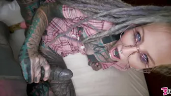 Nerdy tattooed Anuskatzz pov anal fuck
