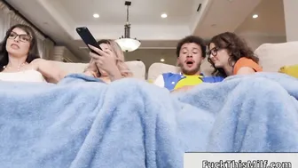 Nymphos Lexi Luna  Leana Lovings Wait For Chloe Surreal To Leave  Share Her Bfs Di 10