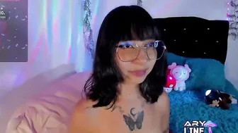 Arya_Line Brace Face Asian Camshow