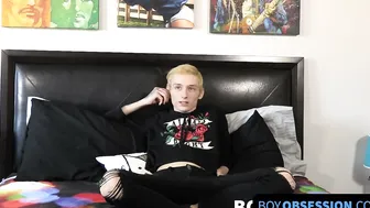 Twink Justin Stone gets dildo after being interviewed and jerks off