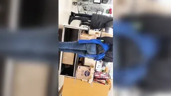 Im just standing there taping her azz like its ok