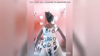 Pretinha novinha rebolando maio enfiado