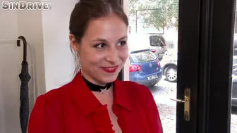 Golden service at the piss salon