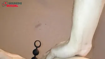 Close up on Valentina Chili Vibrator Twat Cock and Leaking Cum