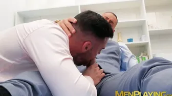 Hunk in suit gives blowjob before vigorous analpounding
