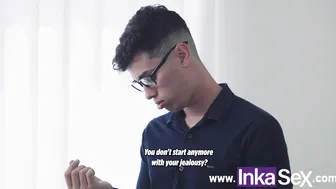 Engañando a mi novio con mi personal trainer de verga grande mientras lee periódico