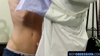 Anally dicked twink gets a warm and fluffy facial