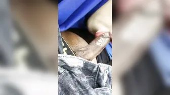 Pancut dalam mulut janda bertudung bercermin mata