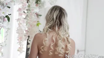 Angel like blonde Jessica Blank flaunting off her nubile and picture perfect body