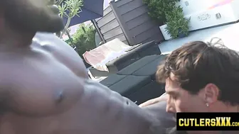 Fucking in the pool while making beefy King Bryce wet by swallowing his gigantic cock