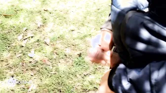 Mimándome en el parque publico