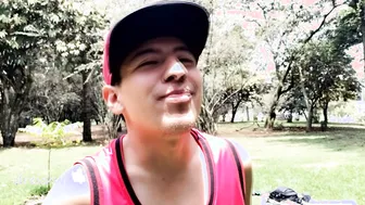 Mimándome en el parque publico