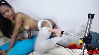 Fuck machine made my hairy pussy squirt