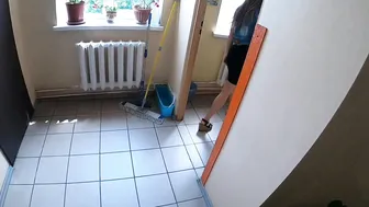 Praktikantin in der Umkleide gefickt