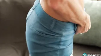 Meet 48-year-old mom Summer Stevens. Enjoy her pussy