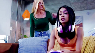 moms lick teens milf cleans up gamers 59
