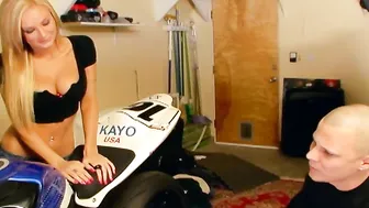 Amy Ried fucking in the bed with her innie pussy