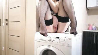 Mischievous Maid took a five Minute Rest to Masturbate