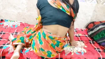 जब पति घर पर नही था तो भाभी ने अपने पड़ोस वाले