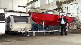 Fuer den Bootsausflug macht die geile Alina wirklich alles