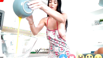 Simon Kitty has been doing naked livestreams for her followers. Todays sexy show is making
