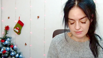 Brunette amateur babe chatting on webcam solo show