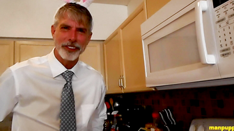Becomes porn video – Horny Easter Giant - Richard Lennox