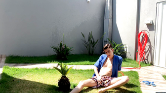 Sun porn video – Stroking In The Sun With Henry - Henry Evans