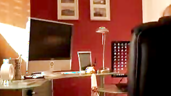 Hubsches Camgirl verfuhrt den Techniker