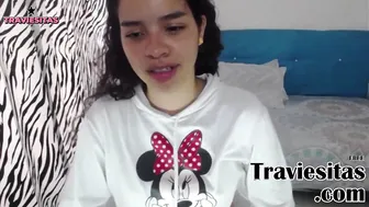 Laura madre soltera con grandes tetas y muy tímida se inicia con