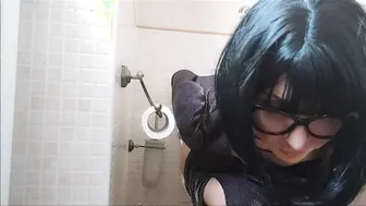 Spy your stepmom on the restroom