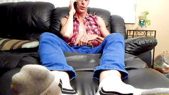 Flexing porn video – Hung Daddys Barefoot Phone Sex - Richard Lennox
