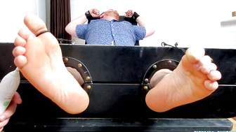Bear's Den: Raw Sex with Hunky Stud Ryans