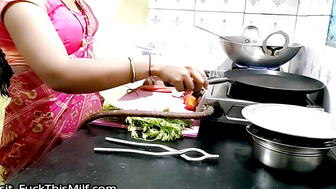 Malik ki derazi si peepe movies. Ghar me chalak si kam karane wali maid ko malik ne choda 5