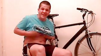 Horny Tomm enjoys jerking off - Tomm
