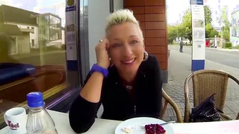 Mandy Mystery erst inside der Umkleide dann im Auto gefickt